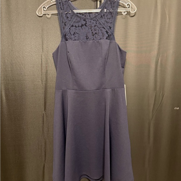 Elegant Lace Midi Dress in Navy - Picture 1 of 6
